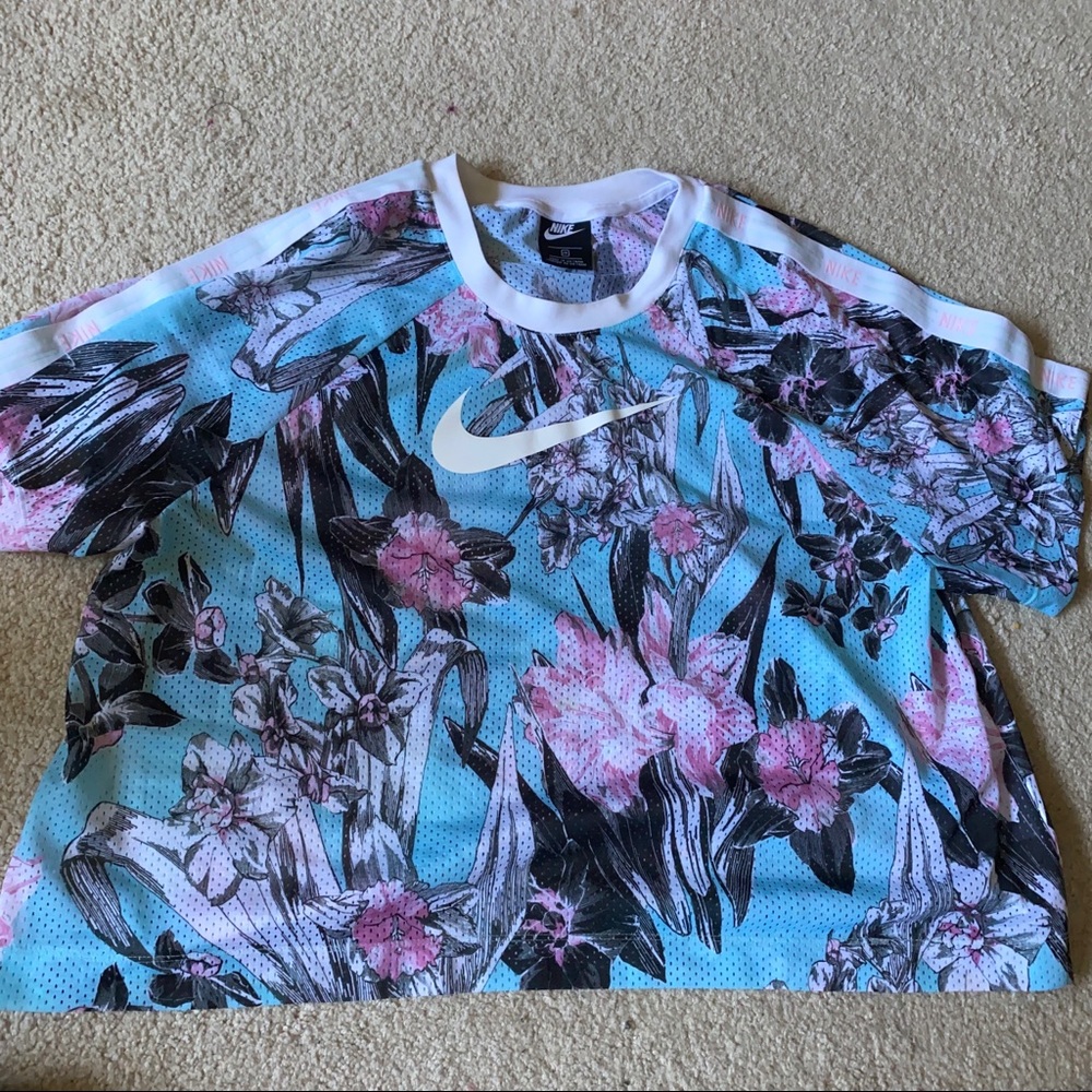 Nike top